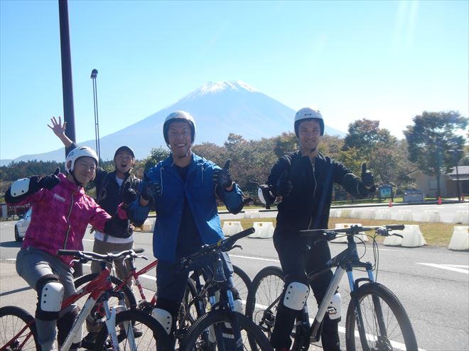 富士山で初冠雪　マウンテンバイク