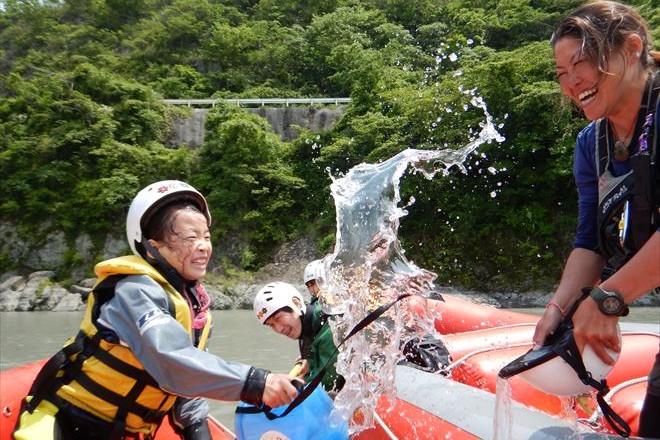 水かけ　ラフティング遊び　富士