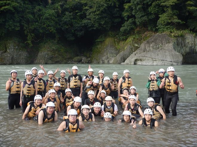 修学旅行で川遊び　教育旅行アウトドア　教育旅行自然体験