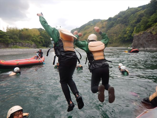 川へ飛び込み　安全装備　静岡観光