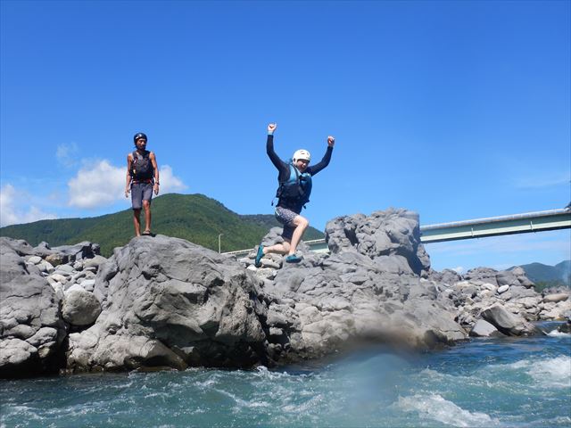 飛び込み　川遊び　富士川